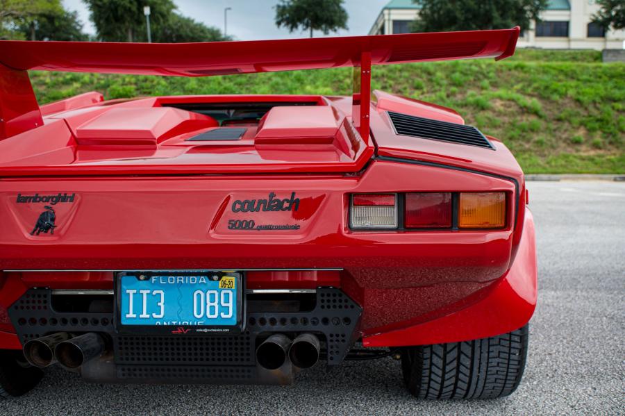 Детали экстерьера Lamborghini Countach LP5000 S Quattrovalvole 1988 года  (фото 48 из 146)